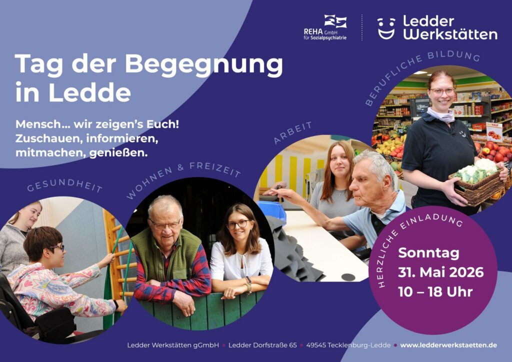 Plakat zum „Tag der Begegnung“ 2026 der Ledder Werkstätten: Auf blauem Hintergrund sind mehrere runde Fotos zu sehen, die Menschen mit und ohne Behinderung bei Arbeit, Betreuung und im Alltag zeigen – etwa in einer Werkstatt, im Verkauf und in der Pflege. Eine Frau hält einen Korb mit Gemüse, andere Personen arbeiten gemeinsam oder unterstützen sich. Der Text lädt unter dem Motto „Mensch… wir zeigen’s Euch!“ zu einem Besuch am Sonntag, 31. Mai 2026, von 10 bis 18 Uhr in Ledde ein.